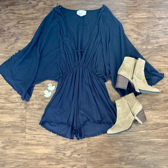 Sadie & Sage navy romper - Picture 2 of 11